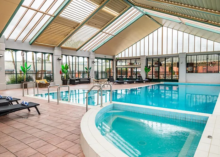 Hotel near College: All Seasons Resort Hotel Bendigo
